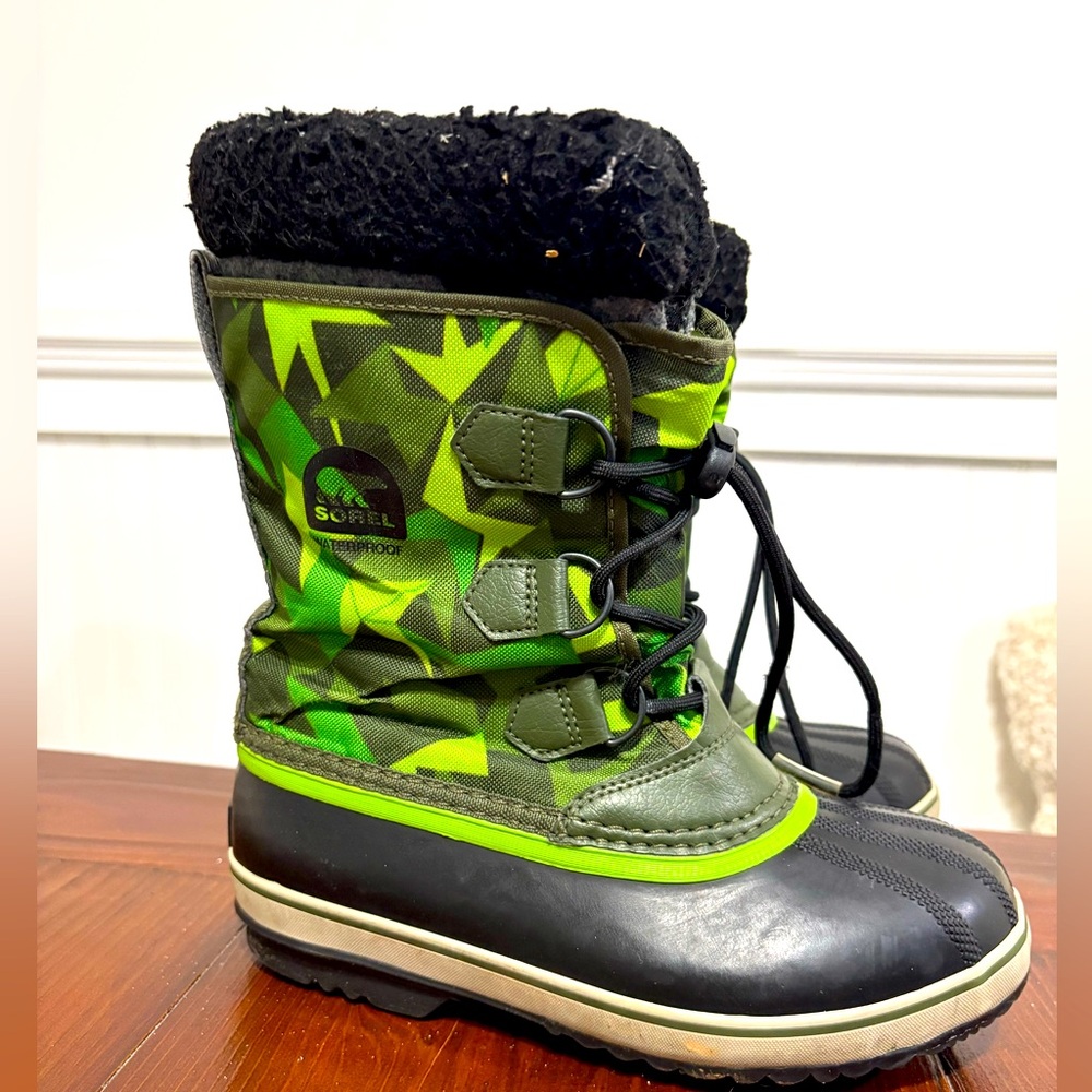 Kids size 5 Sorel Camouflage Green and Black Waterproof Boots